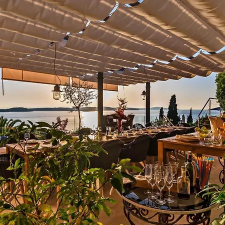 Hvar Boutique - Terra Rossa