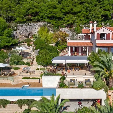 Hvar Boutique - Terra Rossa هفار