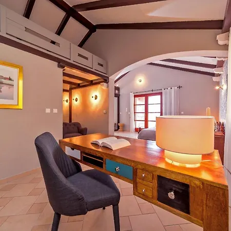 Hvar Boutique - Terra Rossa
