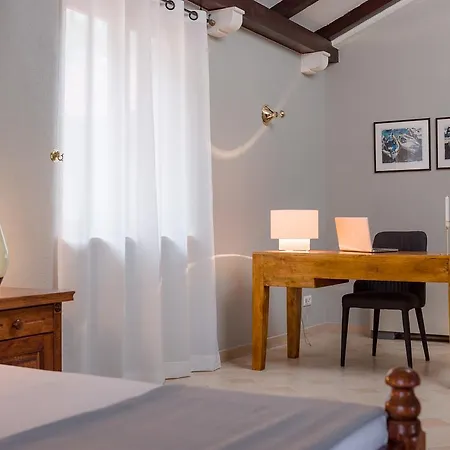 Hvar Boutique - Terra Rossa